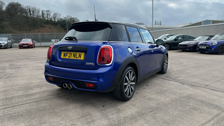 MINI Hatchback 2.0 Cooper S Exclusive 5dr [Comfort/Nav Pack] Petrol Hatchback